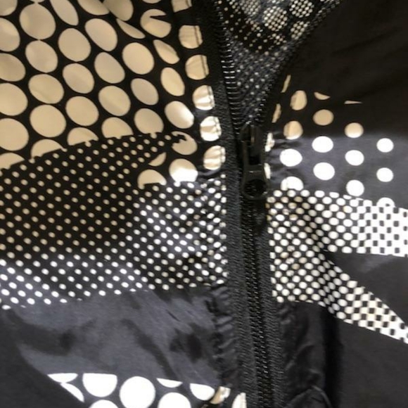 Windbreaker - Picture 4 of 4